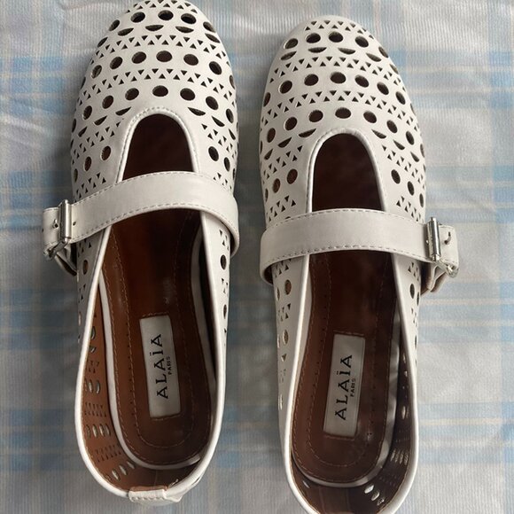 Alaïa's White, Hollowed-Out Leather Shoes Feature A Circular Upper And A Single- - Picture 1 of 7